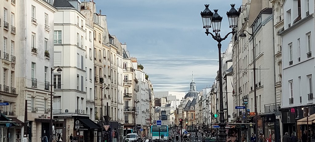 la rue saint antoine à Paris